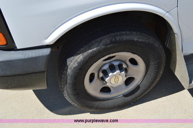 image for item I4573 2009 Chevrolet Express 3500 Extended van