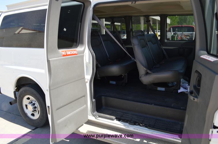 image for item I4573 2009 Chevrolet Express 3500 Extended van
