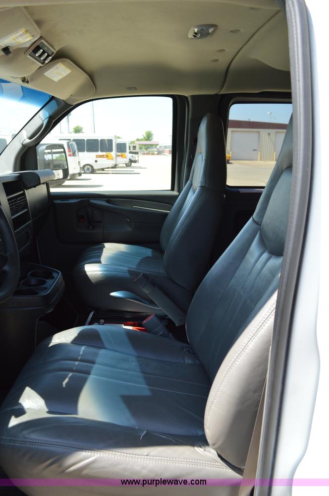 image for item I4573 2009 Chevrolet Express 3500 Extended van
