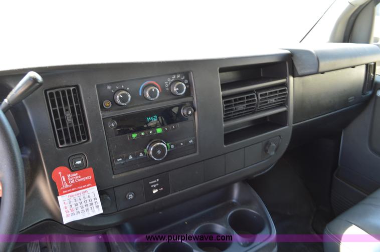 image for item I4573 2009 Chevrolet Express 3500 Extended van