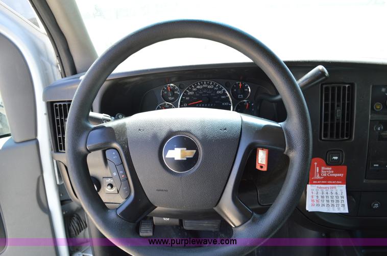image for item I4573 2009 Chevrolet Express 3500 Extended van