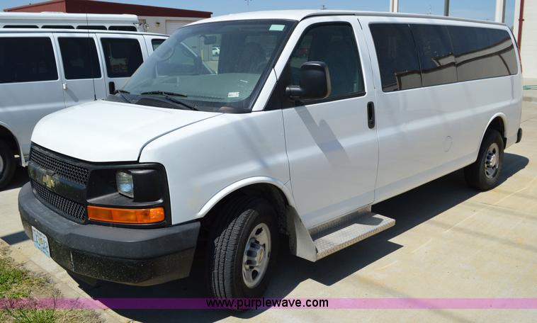 image for item I4574 2009 Chevrolet Express 3500 Extended van