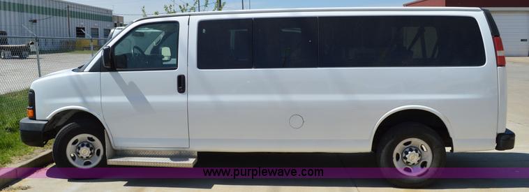 image for item I4574 2009 Chevrolet Express 3500 Extended van
