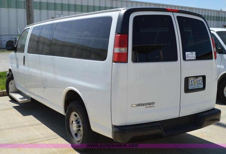 image for item I4574 2009 Chevrolet Express 3500 Extended van