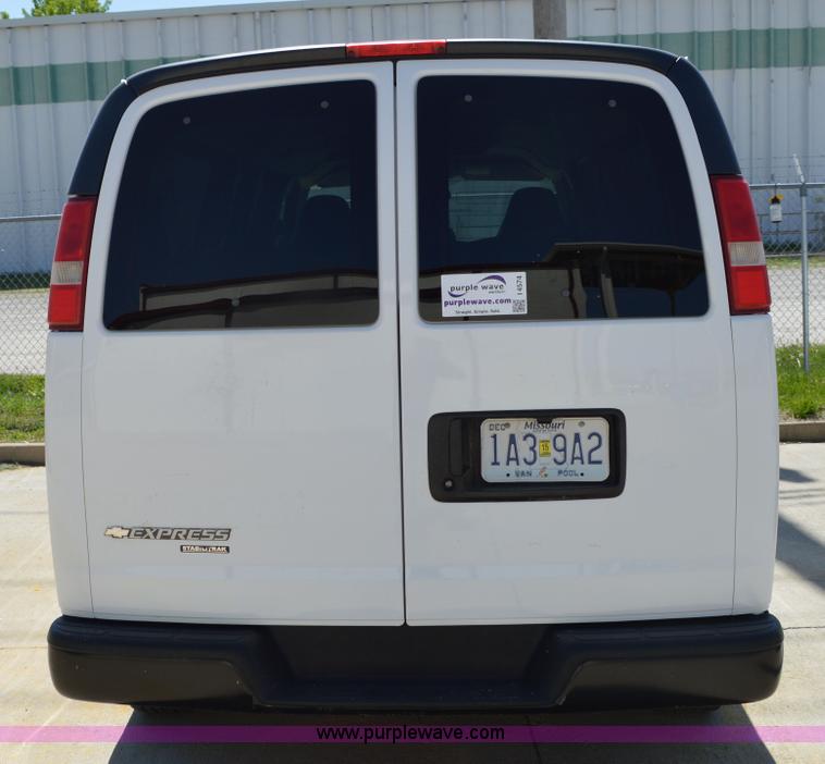 image for item I4574 2009 Chevrolet Express 3500 Extended van