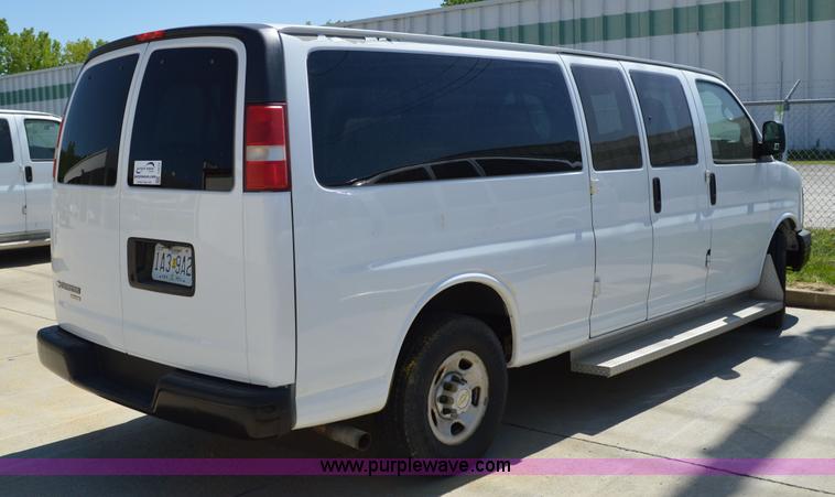 image for item I4574 2009 Chevrolet Express 3500 Extended van
