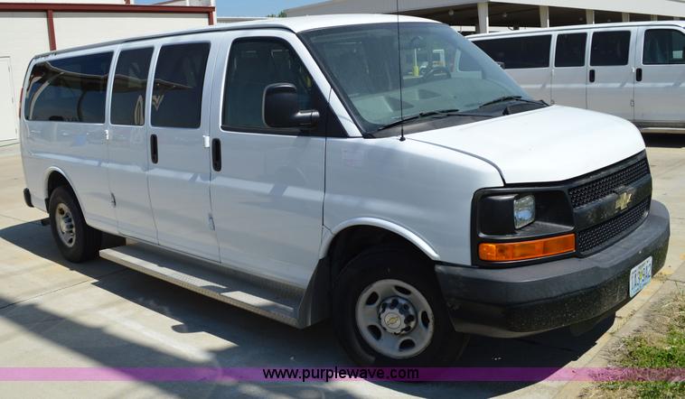image for item I4574 2009 Chevrolet Express 3500 Extended van