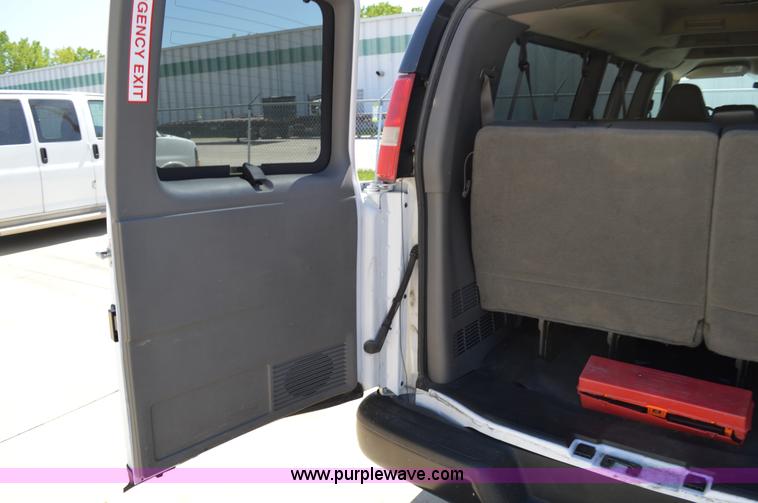 image for item I4574 2009 Chevrolet Express 3500 Extended van
