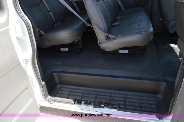 image for item I4574 2009 Chevrolet Express 3500 Extended van