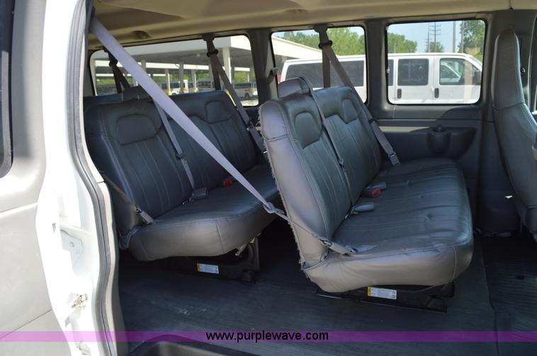 image for item I4574 2009 Chevrolet Express 3500 Extended van