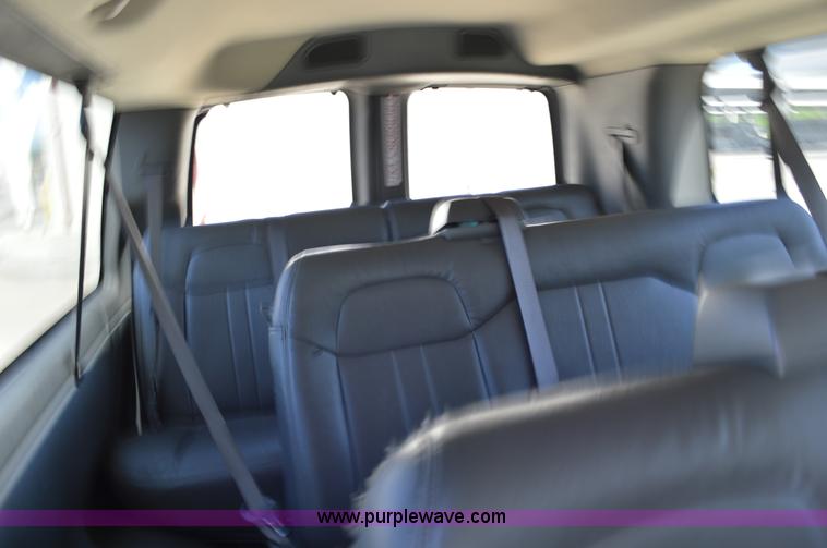 image for item I4574 2009 Chevrolet Express 3500 Extended van