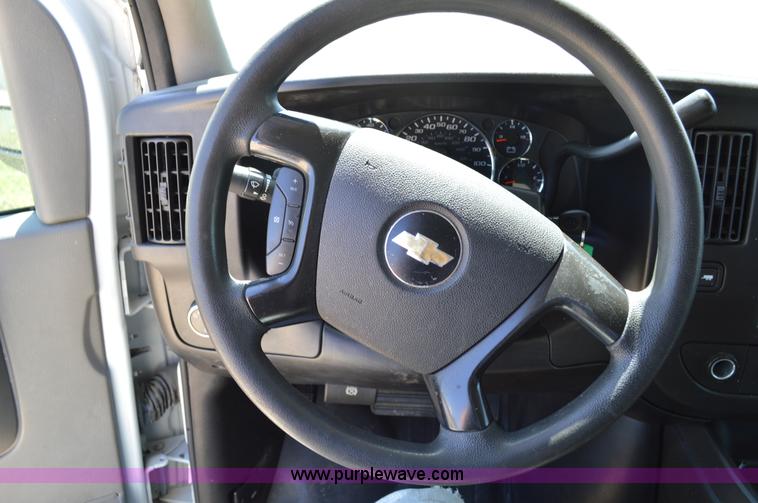 image for item I4574 2009 Chevrolet Express 3500 Extended van