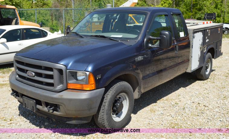 image for item I4578 2001 Ford F250 utility pickup truck
