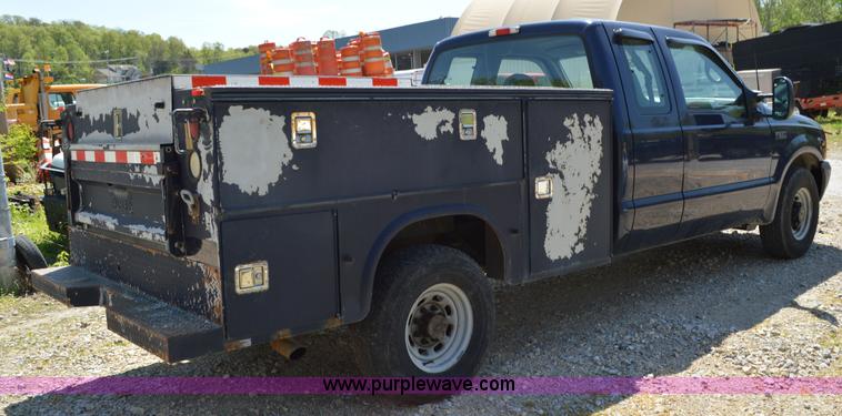 image for item I4578 2001 Ford F250 utility pickup truck