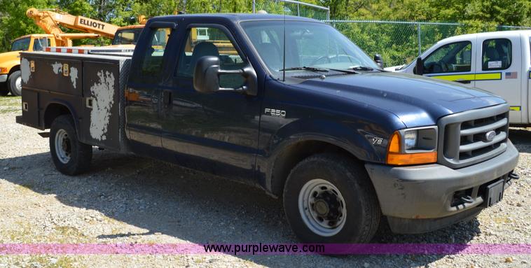 image for item I4578 2001 Ford F250 utility pickup truck