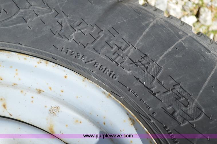 image for item I4578 2001 Ford F250 utility pickup truck