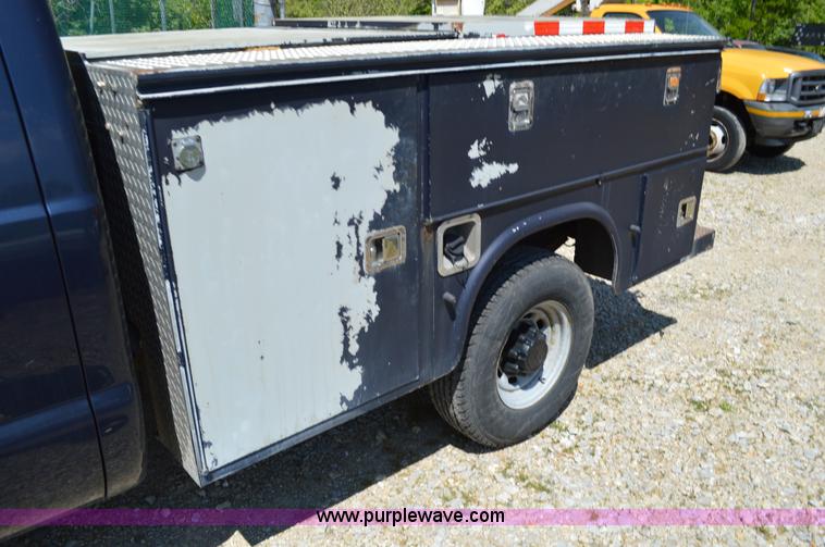 image for item I4578 2001 Ford F250 utility pickup truck