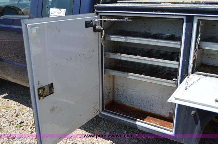 image for item I4578 2001 Ford F250 utility pickup truck