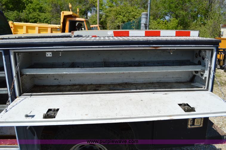 image for item I4578 2001 Ford F250 utility pickup truck