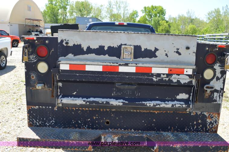 image for item I4578 2001 Ford F250 utility pickup truck