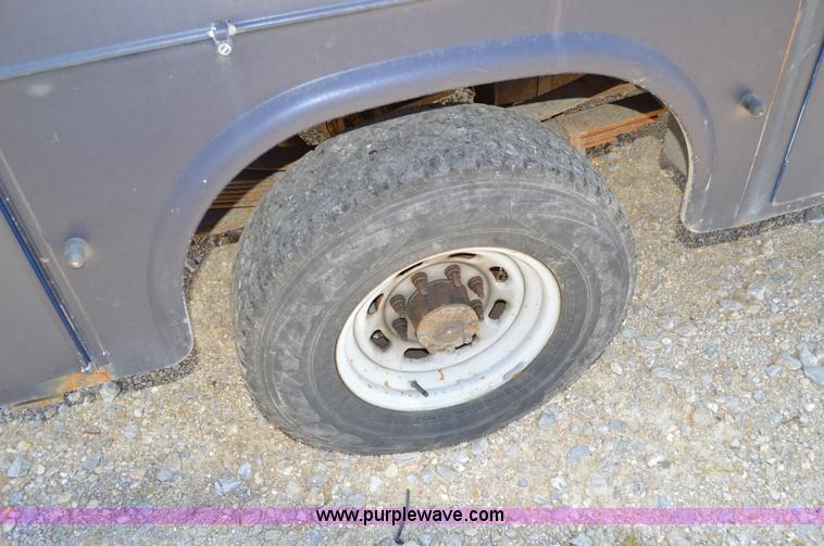 image for item I4578 2001 Ford F250 utility pickup truck