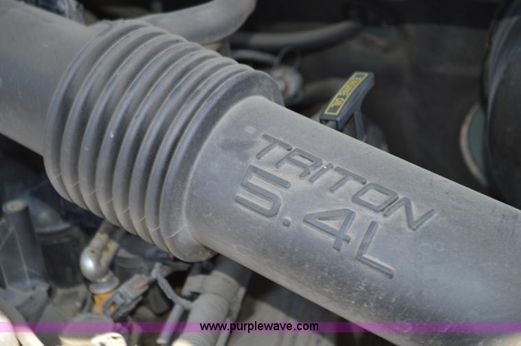 image for item I4578 2001 Ford F250 utility pickup truck