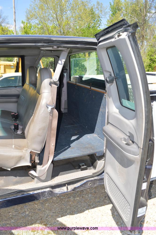 image for item I4578 2001 Ford F250 utility pickup truck