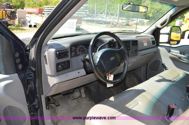 image for item I4578 2001 Ford F250 utility pickup truck