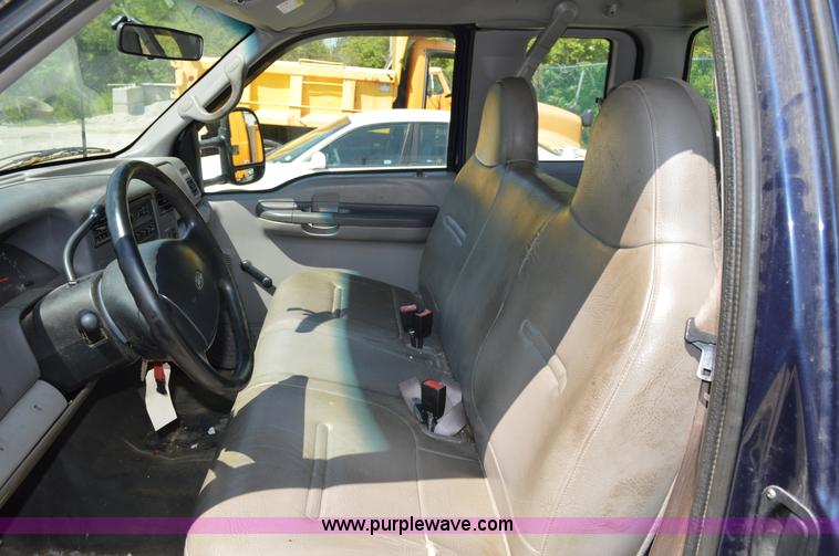 image for item I4578 2001 Ford F250 utility pickup truck