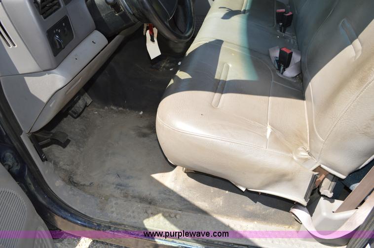 image for item I4578 2001 Ford F250 utility pickup truck