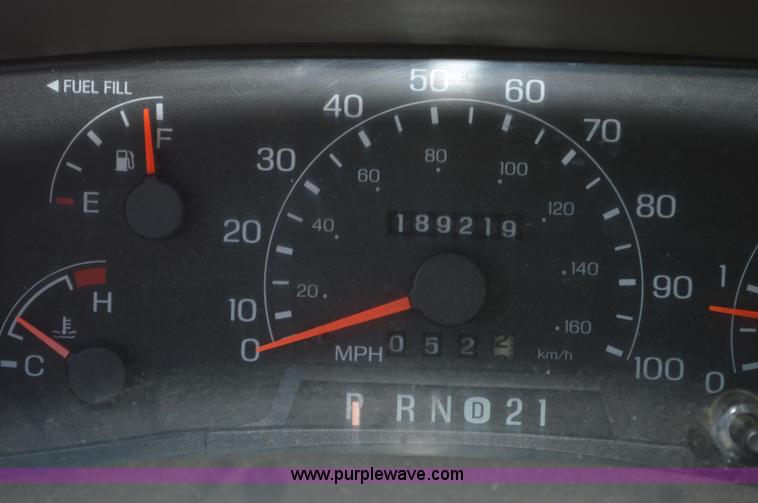 image for item I4578 2001 Ford F250 utility pickup truck