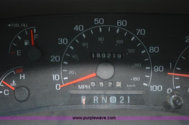 image for item I4578 2001 Ford F250 utility pickup truck