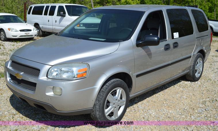 image for item I4582 2005 Chevrolet Uplander van