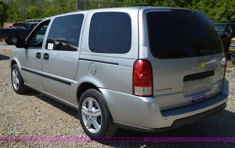 image for item I4582 2005 Chevrolet Uplander van