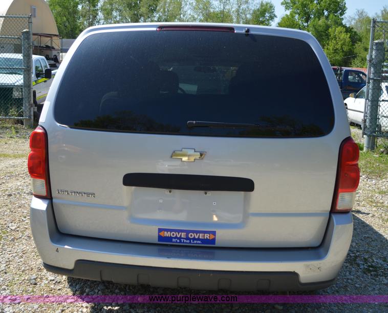 image for item I4582 2005 Chevrolet Uplander van