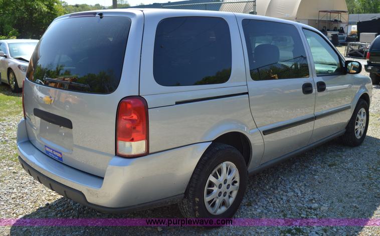 image for item I4582 2005 Chevrolet Uplander van