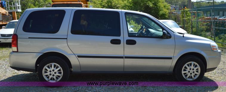 image for item I4582 2005 Chevrolet Uplander van