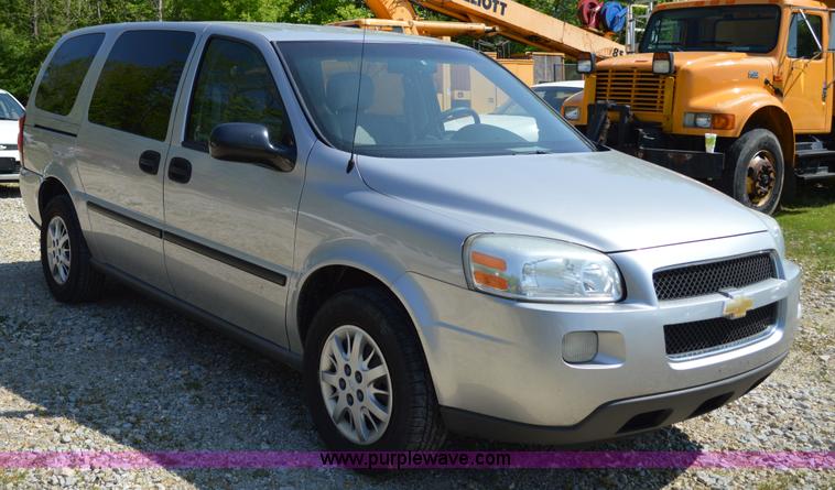 image for item I4582 2005 Chevrolet Uplander van