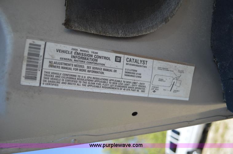 image for item I4582 2005 Chevrolet Uplander van