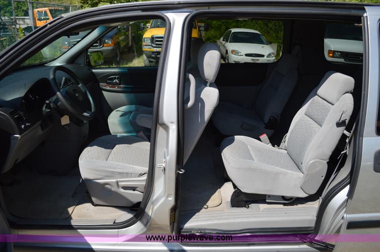 image for item I4582 2005 Chevrolet Uplander van