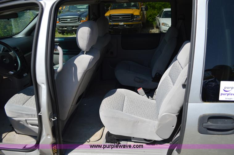 image for item I4582 2005 Chevrolet Uplander van