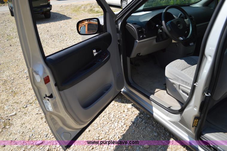 image for item I4582 2005 Chevrolet Uplander van
