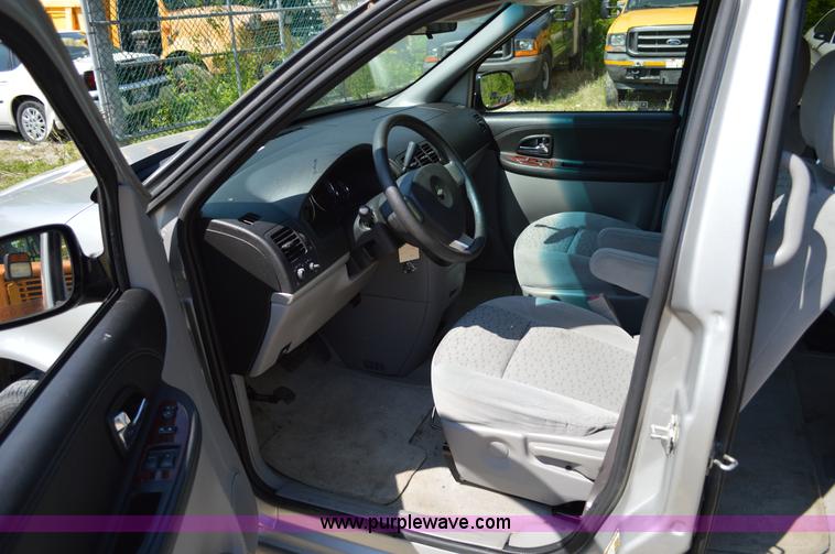 image for item I4582 2005 Chevrolet Uplander van