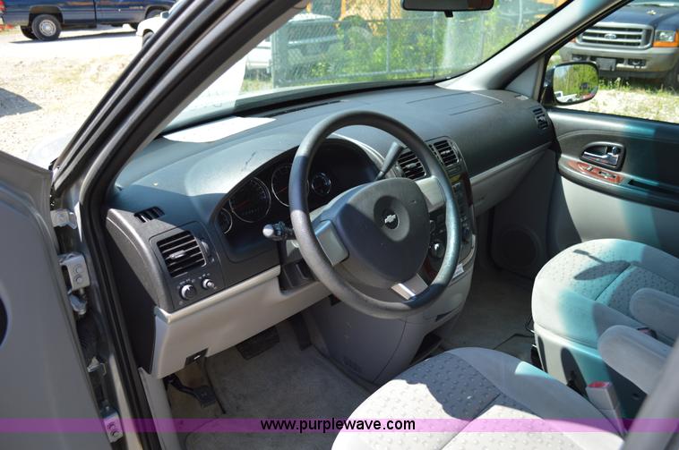 image for item I4582 2005 Chevrolet Uplander van