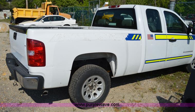 image for item I4587 2009 Chevrolet Silverado 1500 pickup truck