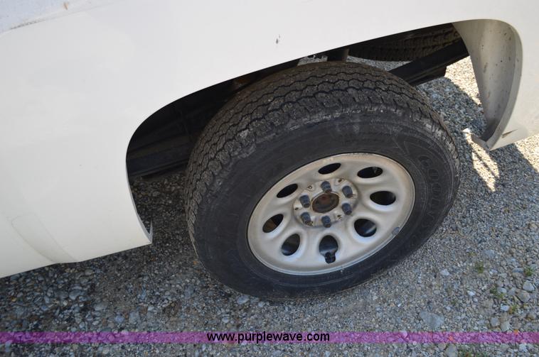 image for item I4587 2009 Chevrolet Silverado 1500 pickup truck