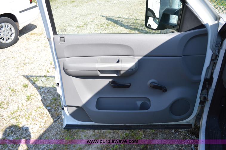 image for item I4587 2009 Chevrolet Silverado 1500 pickup truck