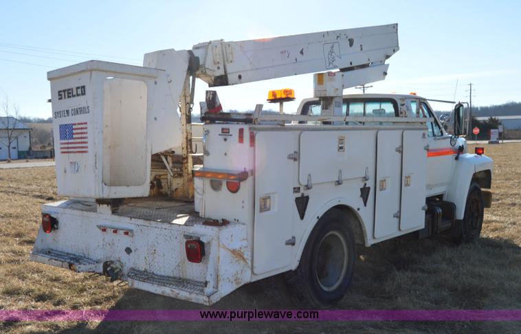 image for item I6856 1989 Ford F600 bucket truck