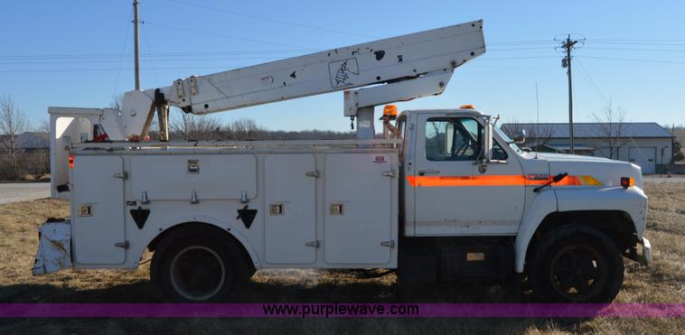 image for item I6856 1989 Ford F600 bucket truck
