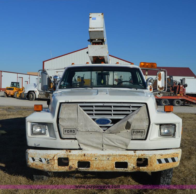 image for item I6856 1989 Ford F600 bucket truck